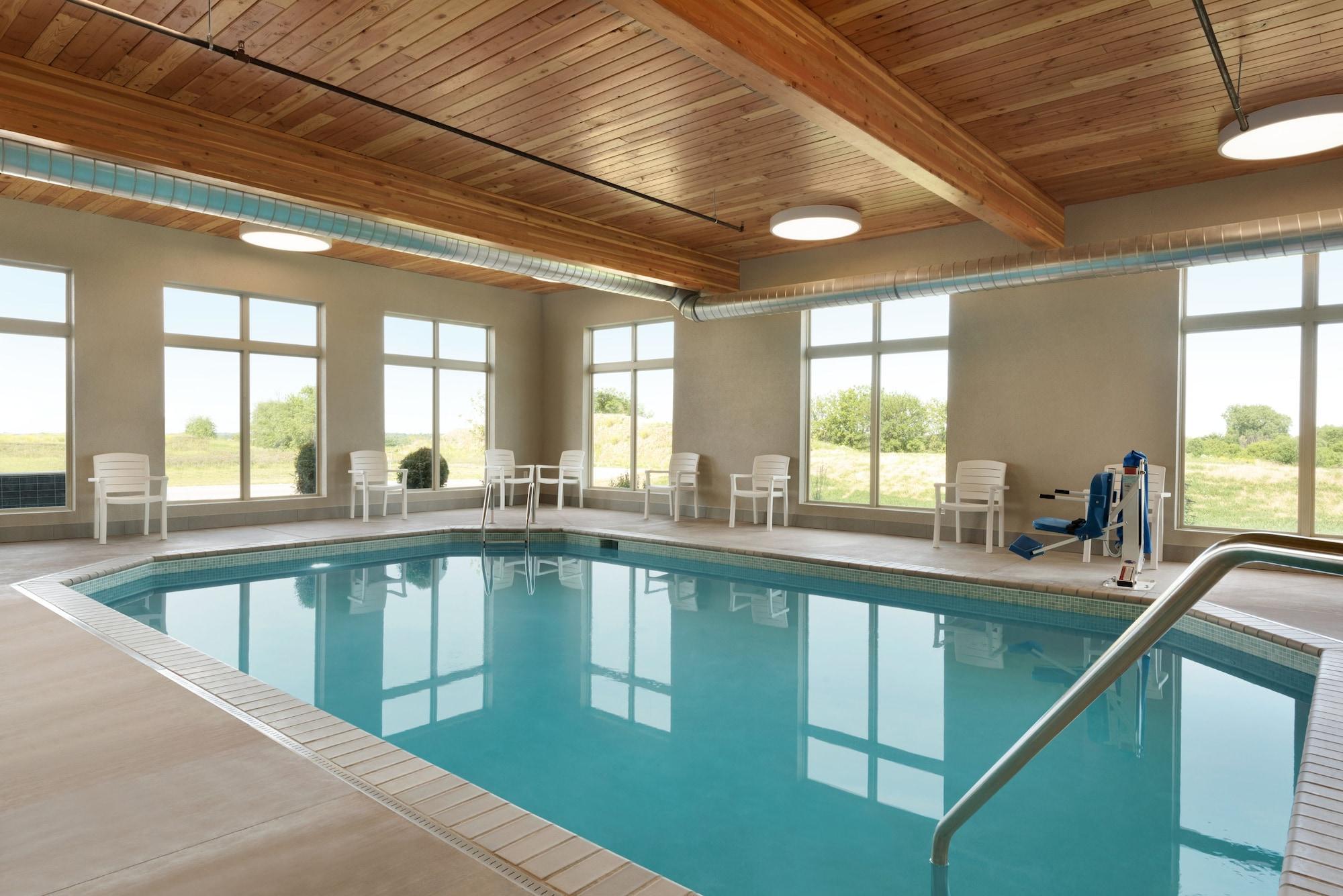 Country Inn & Suites By Radisson, Indianola, Ia מראה חיצוני תמונה