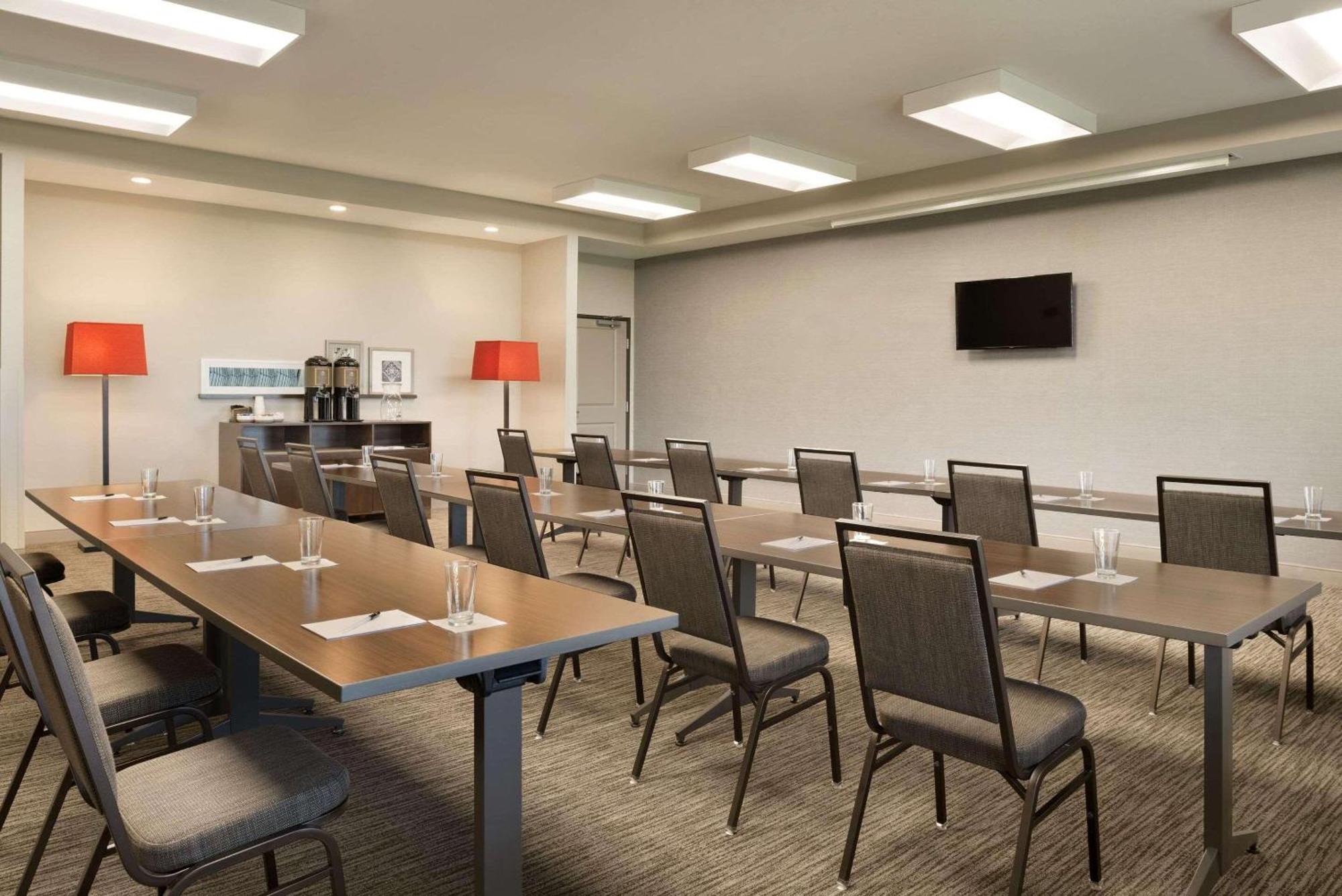 Country Inn & Suites By Radisson, Indianola, Ia מראה חיצוני תמונה