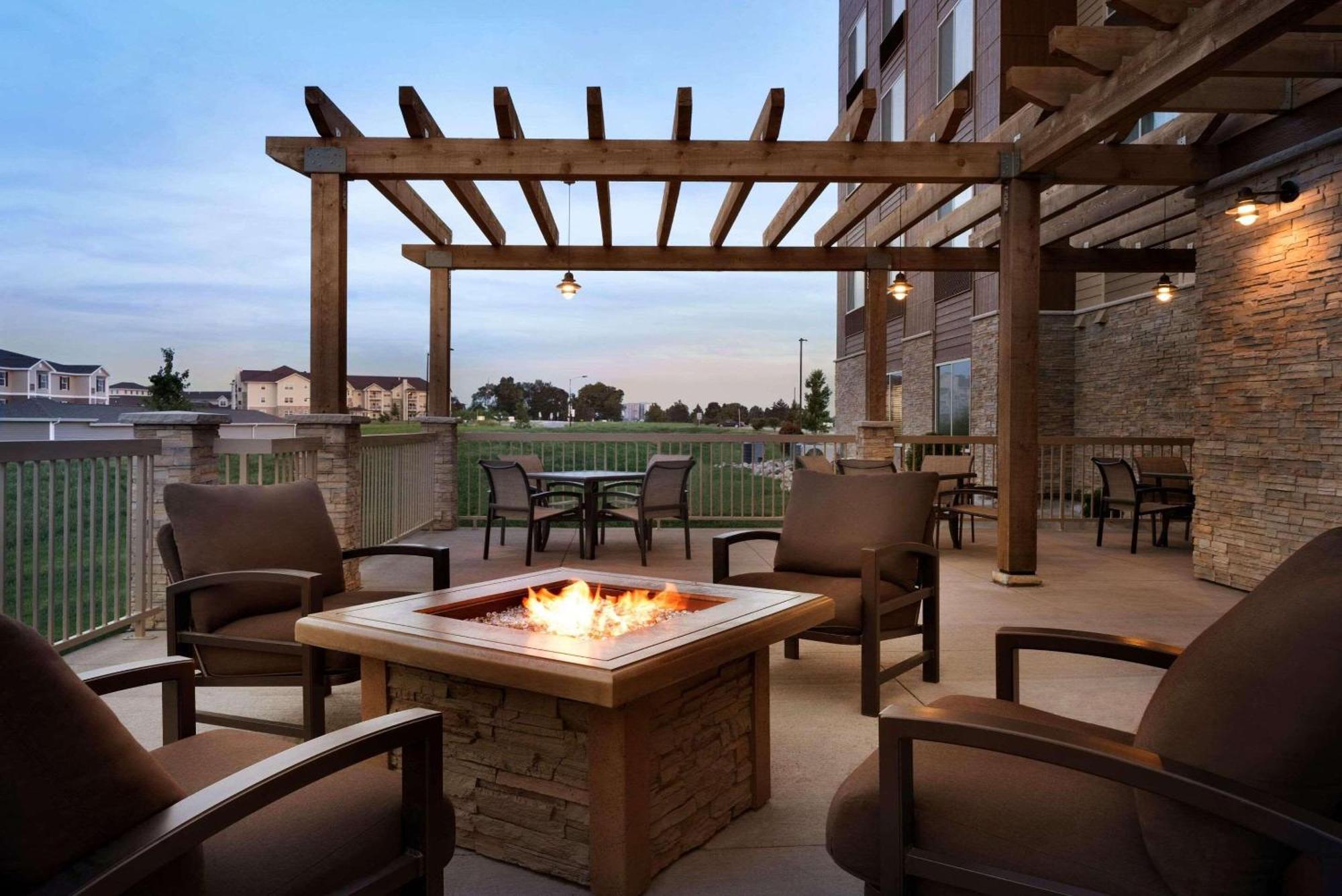 Country Inn & Suites By Radisson, Indianola, Ia מראה חיצוני תמונה