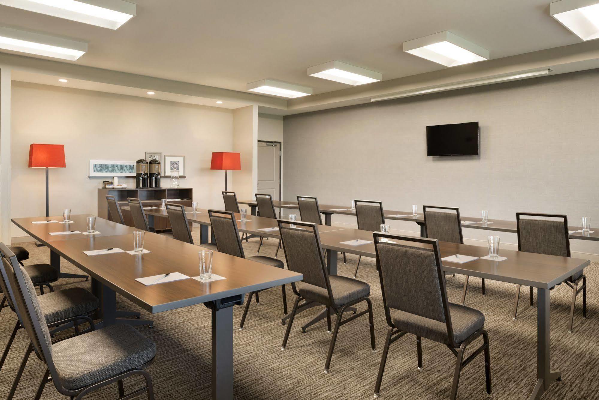Country Inn & Suites By Radisson, Indianola, Ia מראה חיצוני תמונה